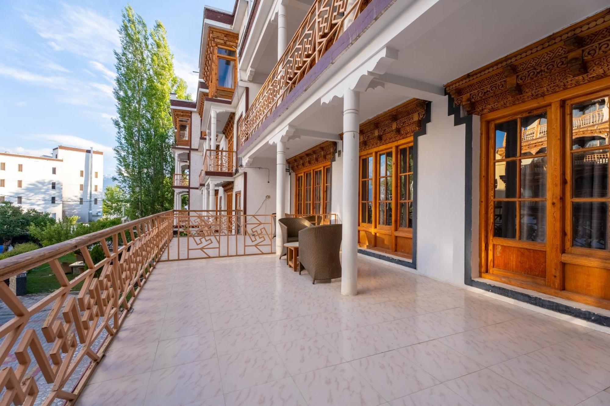 Hotel Gawaling International Leh Exterior photo