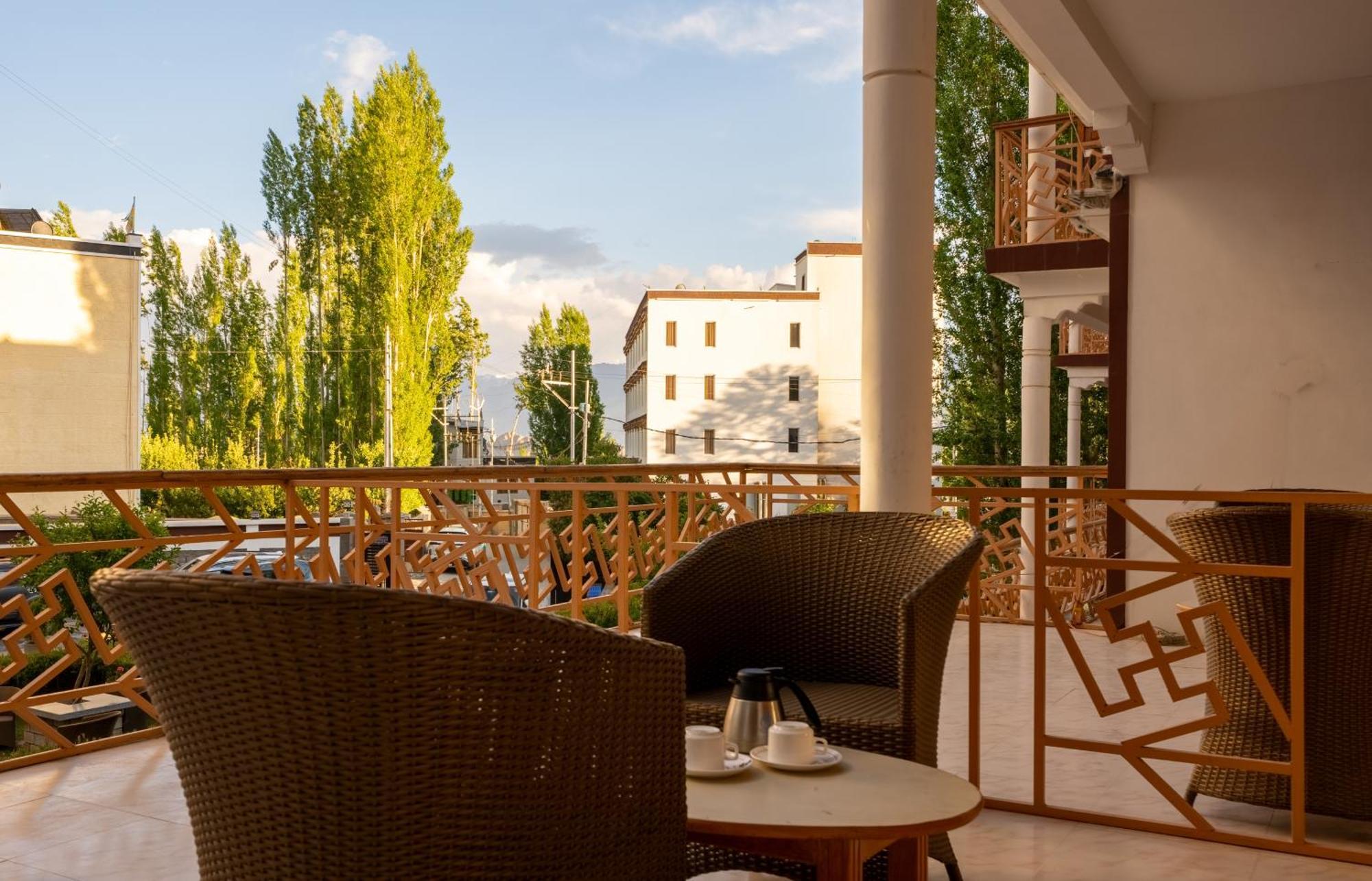 Hotel Gawaling International Leh Exterior photo