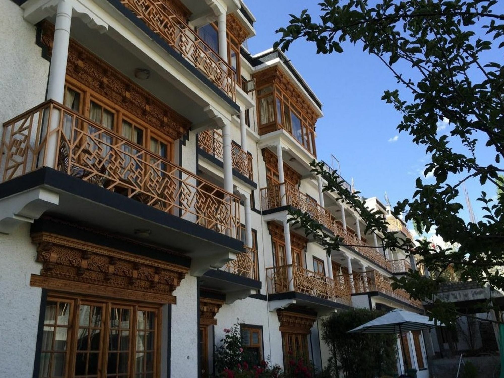 Hotel Gawaling International Leh Exterior photo